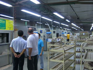 爱玛与巴西多家著名鞋楦厂进行实地技术交流，引领制鞋新篇章